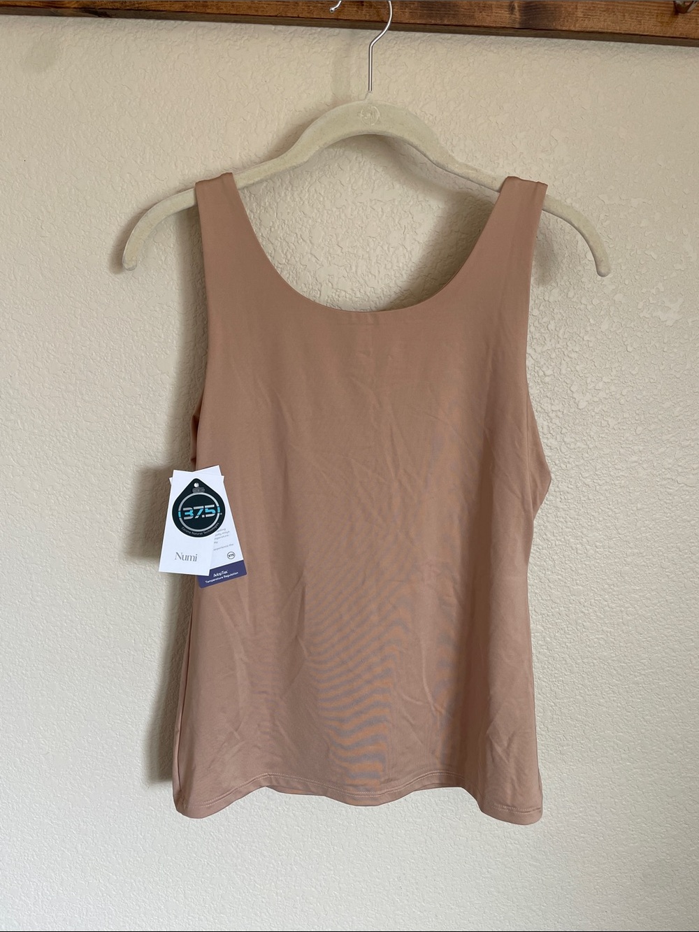NWT Numi Scoop Neck Tank Top M Taupe Signature Almond 37.5 Technology Cooling